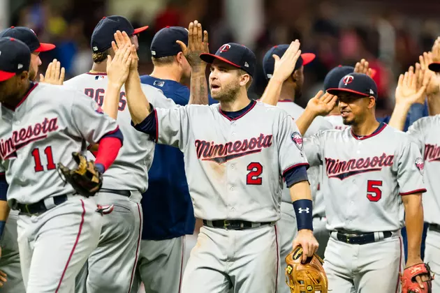 Back-to-Back Home Runs Help Twins Beat Tigers