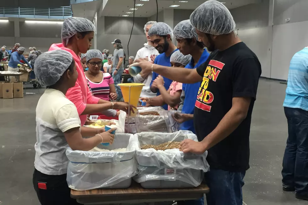 Hundreds Come To Help Pack Food For Thousands [VIDEO]