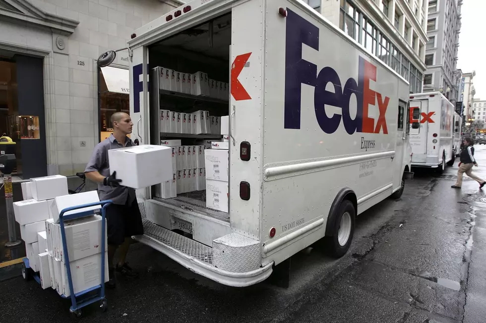 FedEx to Give Wage Increases, Bonuses to Workers