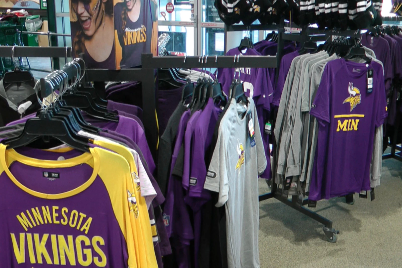 Stores, Bars and Vikings Fans Ready For NFC Championship Game