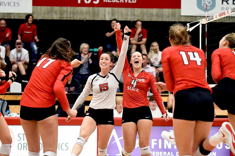 Huskies Climbing in National Volleyball Rankings