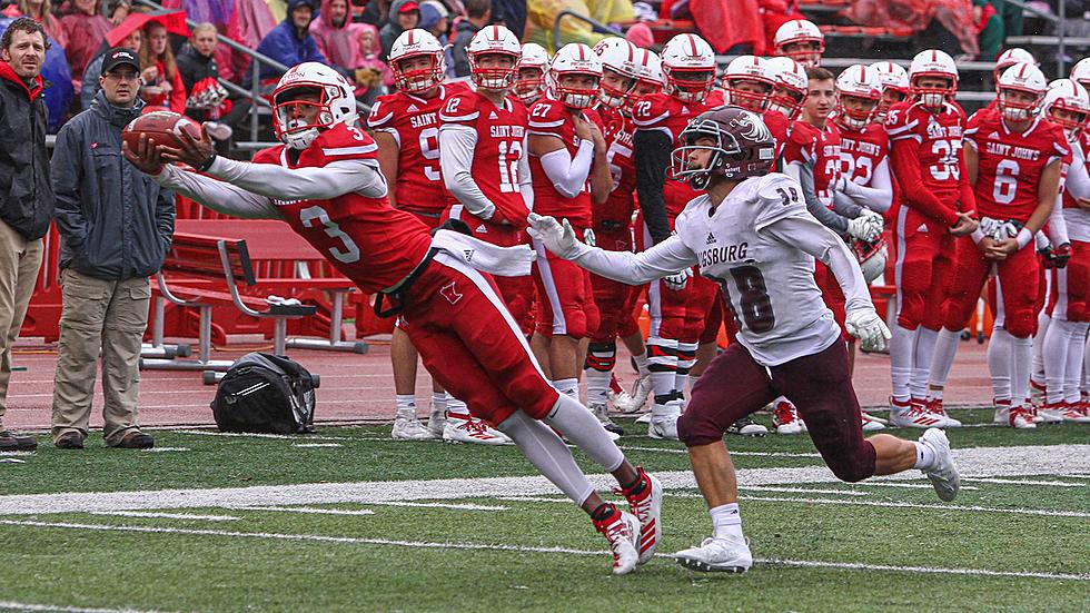 Johnnies Stomp Out Augsburg