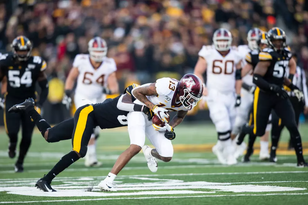Hawkeyes Rout Gophers 35-7