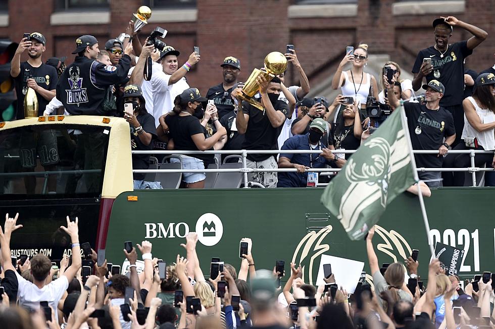 Milwaukee Holds Parade Celebrating NBA Champion [PHOTOS]