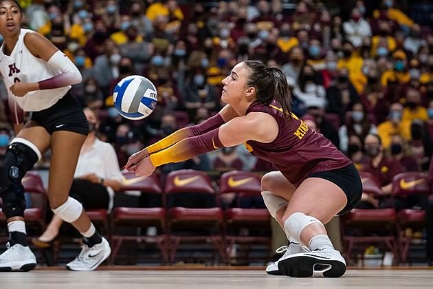 Gophers Volleyball Advances to Regional Finals With 3-2 Win