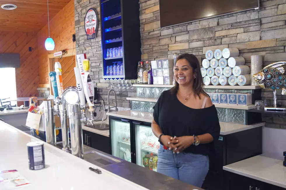 Holly’s Lakeside Bar & Grill Opens in Former 400 Club