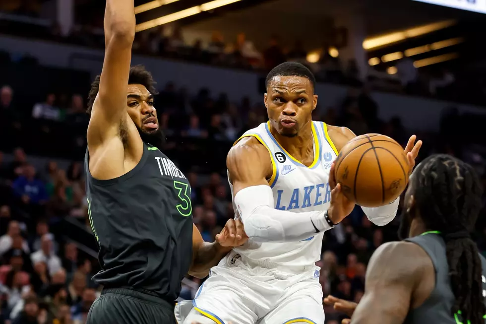 Timberwolves Beat Lakers, Huskies&#8217; Streak Comes to an End