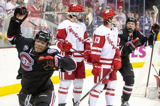 SCSU Hockey Moves Up in National Poll