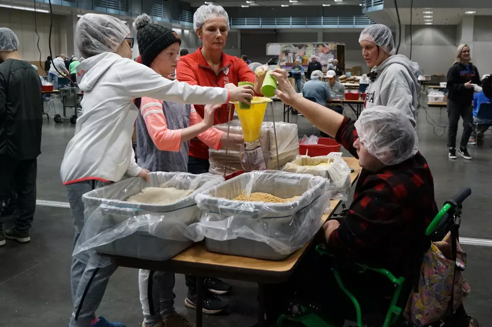 Over 300 Students Help Feed the Hungry in St. Cloud [PHOTOS]