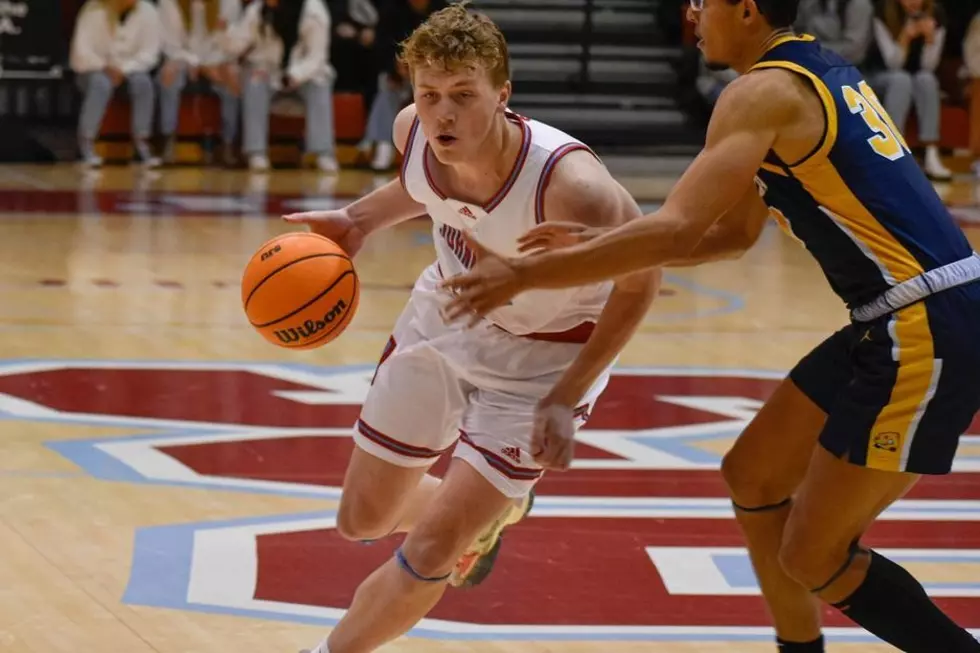 Johnnies Edge Scots; Bennies Lose Tight Game at Macalester