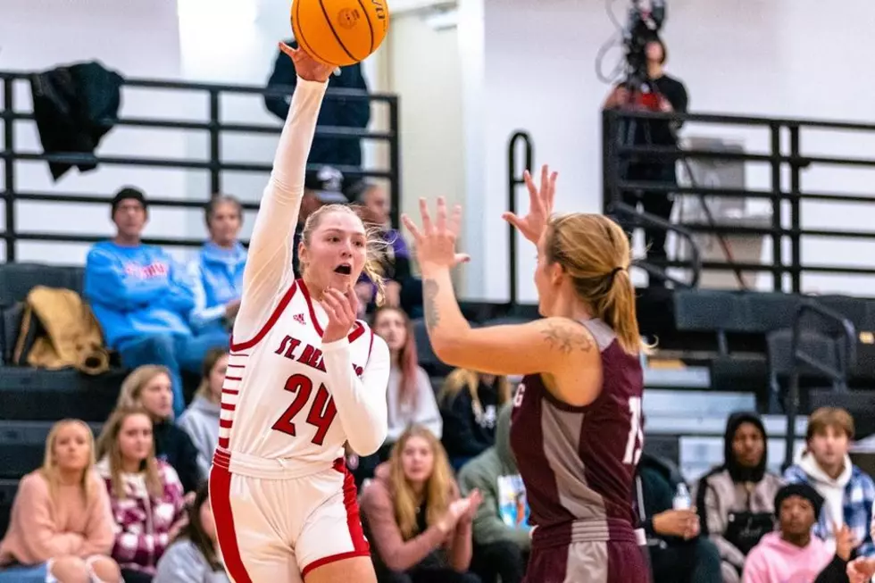 Bennie Basketball Set to Beat the Cold/Snow of Minnesota