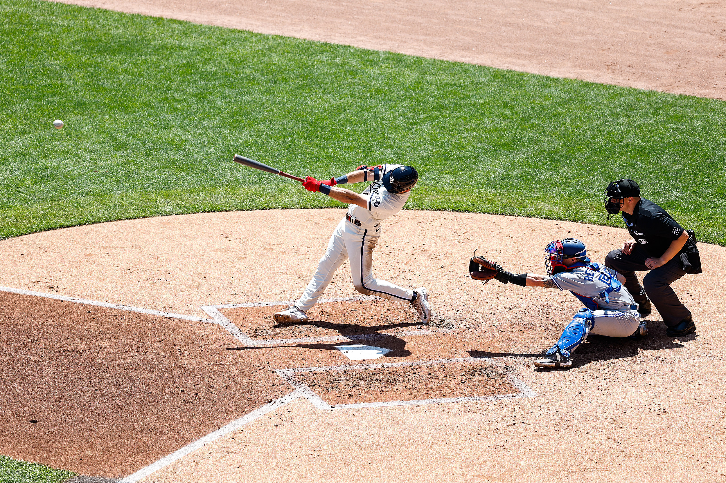 Castro hits 2 of Minnesota's 4 home runs in 9-7 win over Toronto