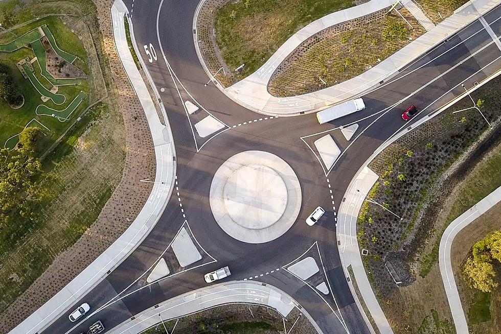 ROAD TEST &#8211; When Do I Signal in a Roundabout?