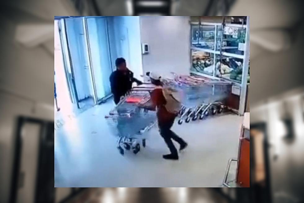 (VIDEO) &#8211; Watch a Shoplifter Stopped Cold!