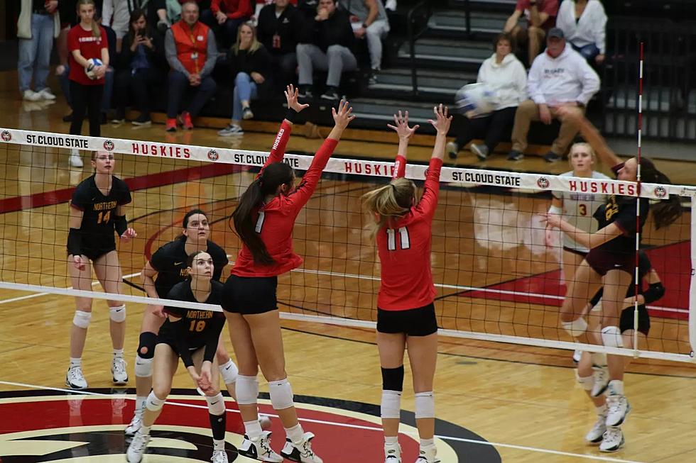 SCSU Volleyball Starts NSIC Tourney With a Win