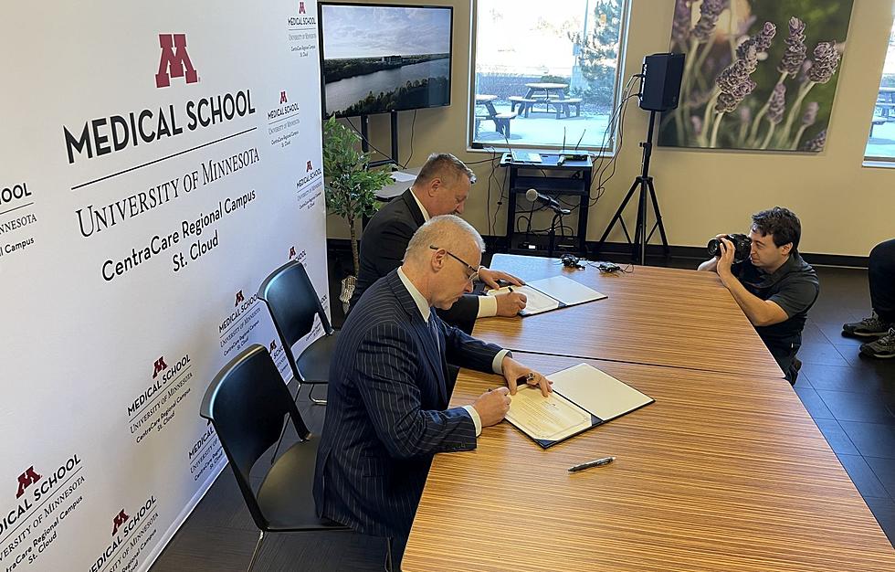 Signing Ceremony Held for Future St. Cloud Medical School