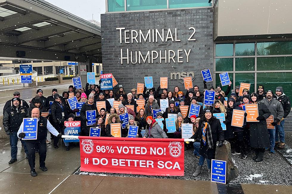 Minnesota Flight Attendants Demand Better Wages From Sun Country