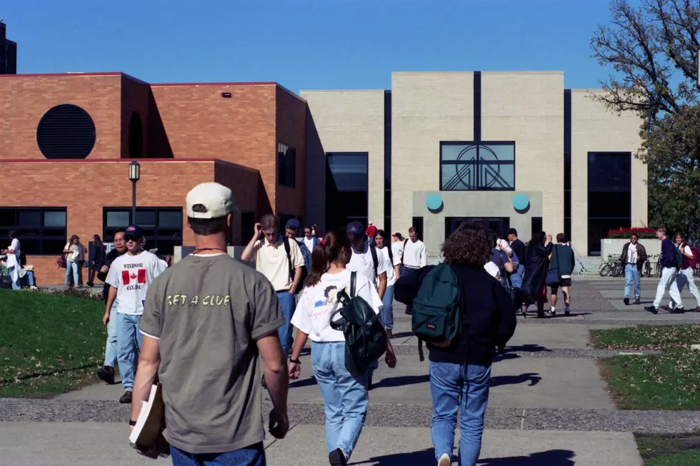 Students walk towards Atwood Memorial Center (1966), St. Cloud State University, October 1995