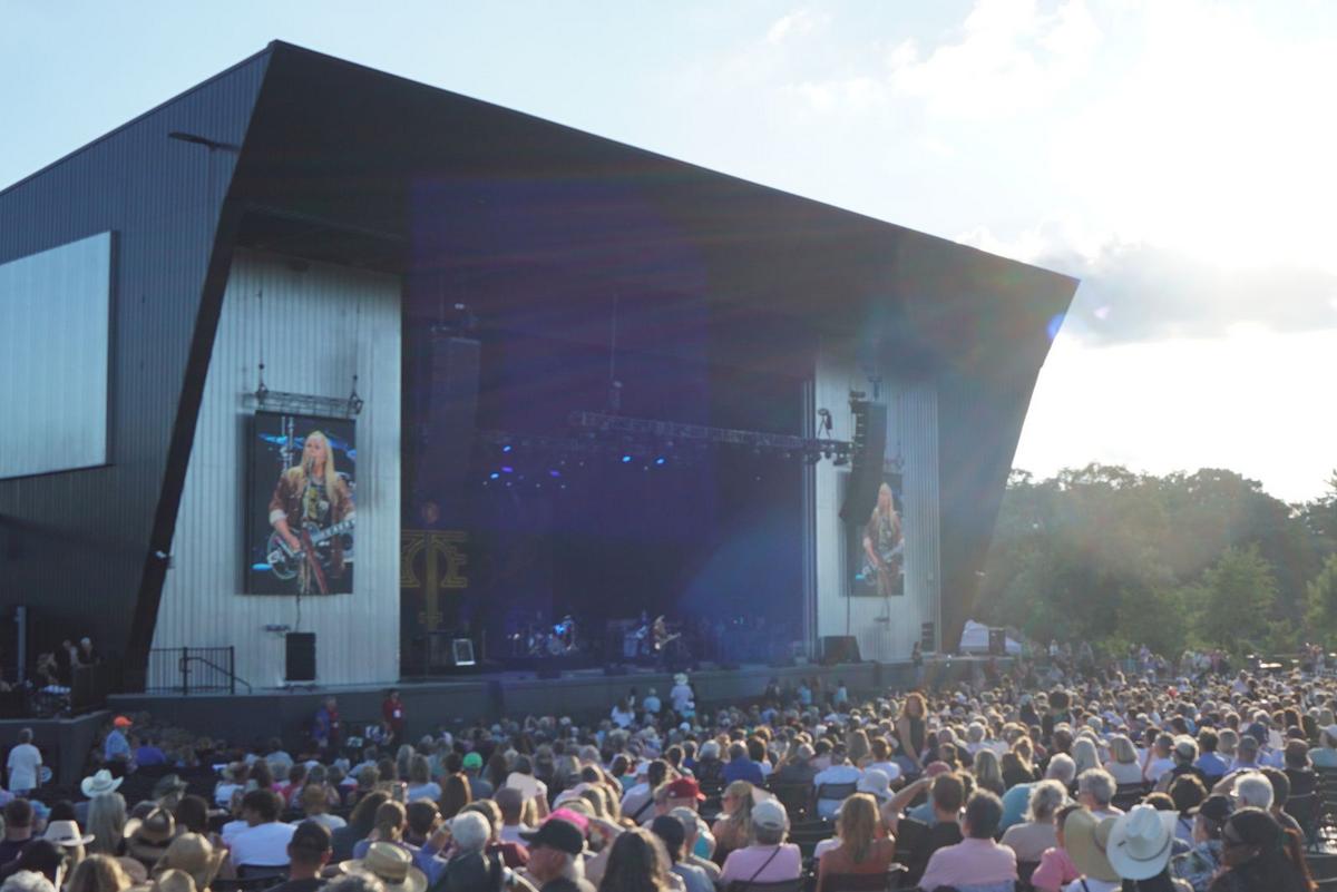 Wynonna Judd and Melissa Etheridge Light Up The Ledge Amphitheater Wynonna Judd and Melissa Etheridge Light Up The Ledge Amphitheater
