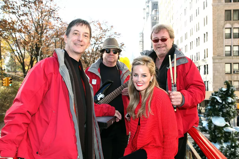 Mannheim Steamroller Is Bringing Christmas Back To Mystic Lake