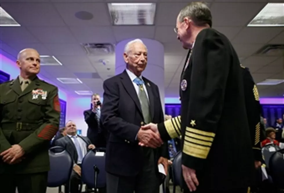 One of 8 Surviving WWII Medal of Honor Winners Passes at 92 [Video]