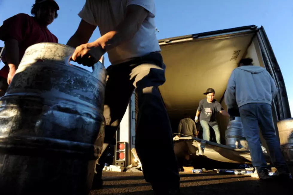 Beer Falls Off Truck in Joliet, Citizens Help Themselves, Toast Driver