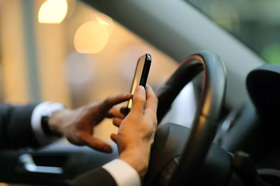 Illinois To Impose Tougher Penalties For Texting While Driving