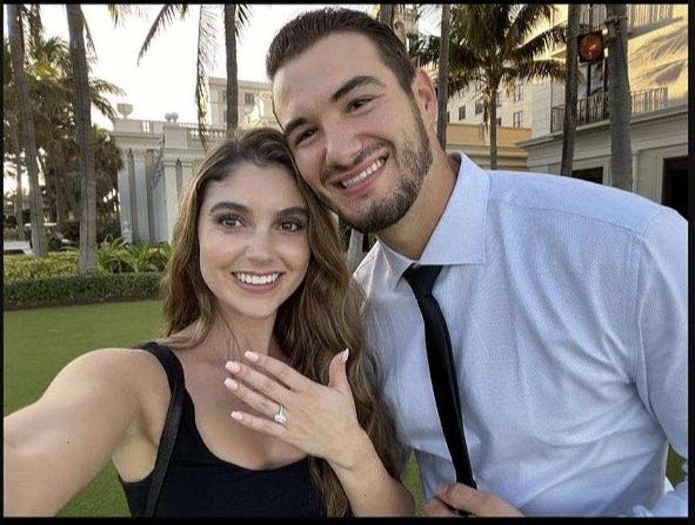 Trubisky Gets Engaged To Honor The 85 Bears