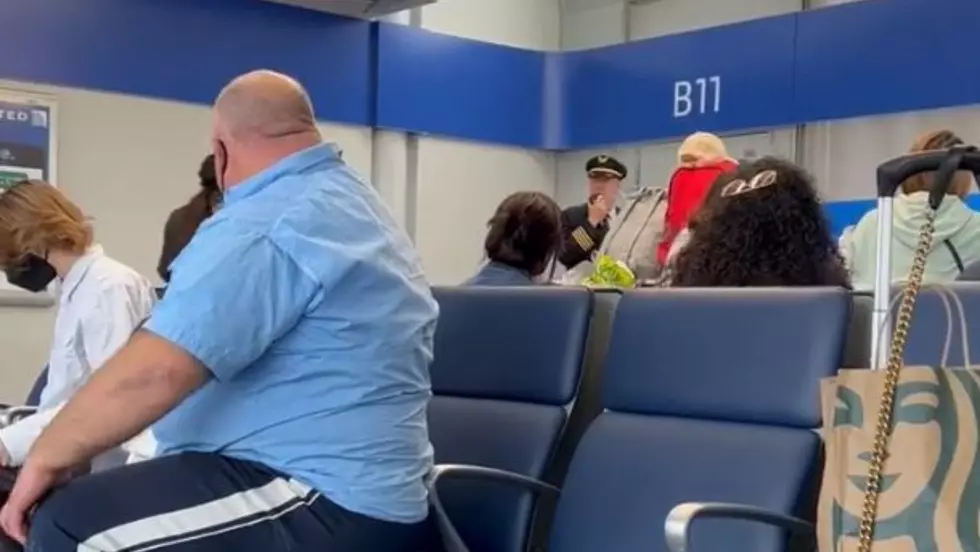 Finally A Good Airport Story. Listen To A Chicago Pilot Address His Passengers At The Terminal