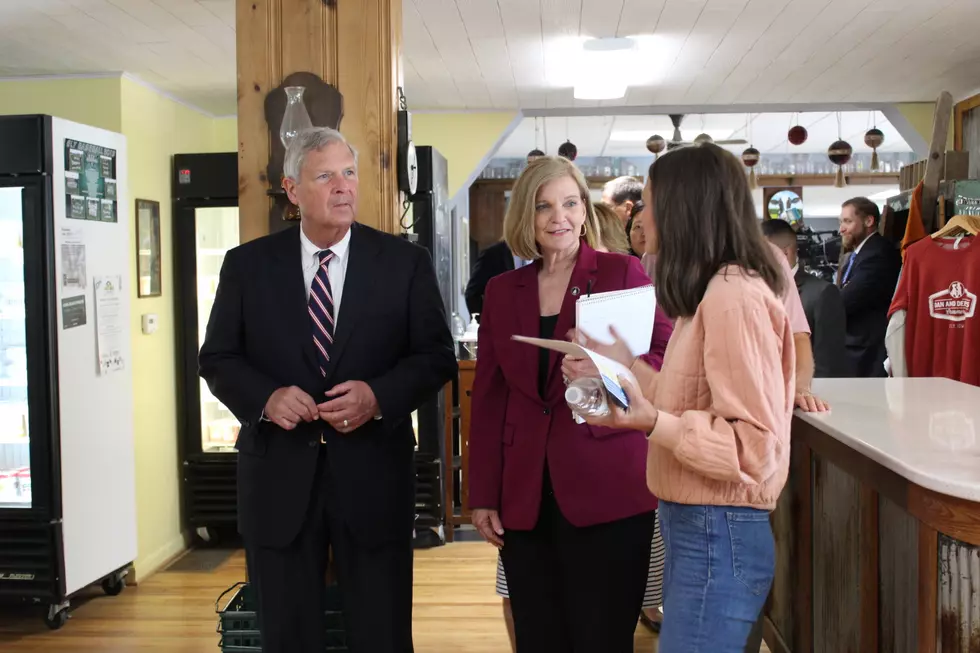 Tom Vilsack Revisits Eastern Iowa Creamery To See Its Growth