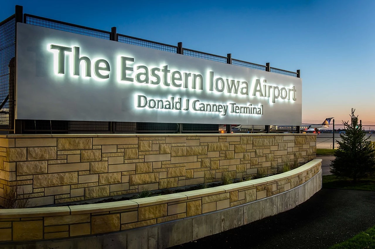 eastern iowa airport to iowa city