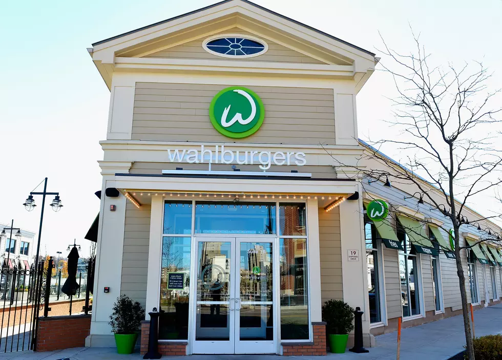 Hy-Vee Replacing Market Grille with Wahlburgers