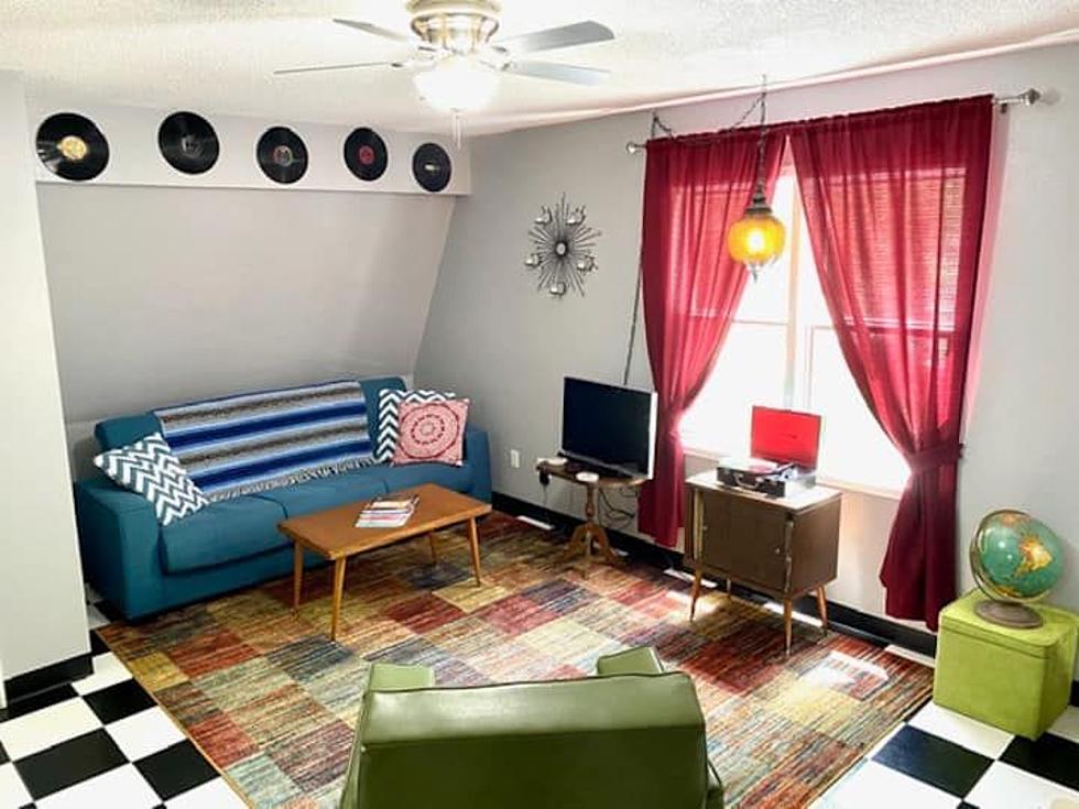 This '60s-Themed Iowa Airbnb is Groovy, But Not too Far Out 