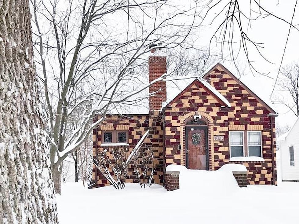 Storybook Iowa Cottage is A Christmas Card Photo [PHOTOS]
