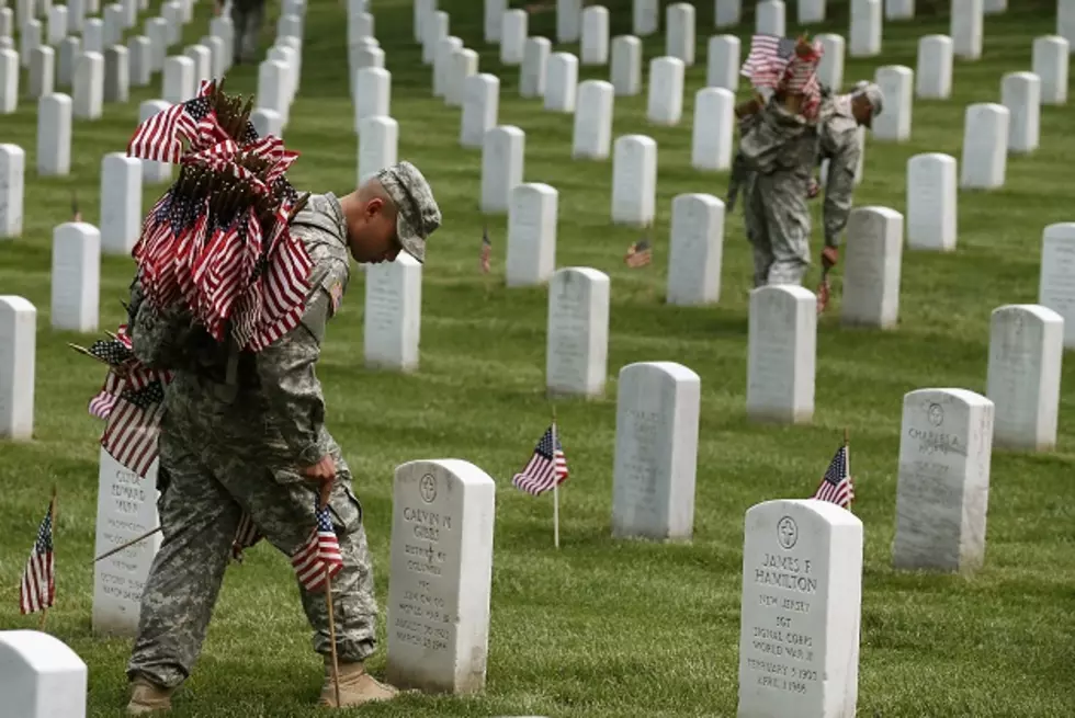Country Star Honors Fallen Soldiers Today at Arlington National Cemetery