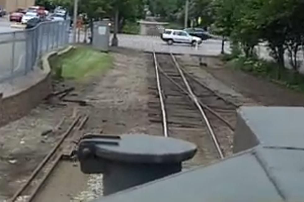 Cedar Rapids Drivers Caught Blowing Through Railroad Crossing Signals, Putting Themselves and Others in Danger [VIDEO]