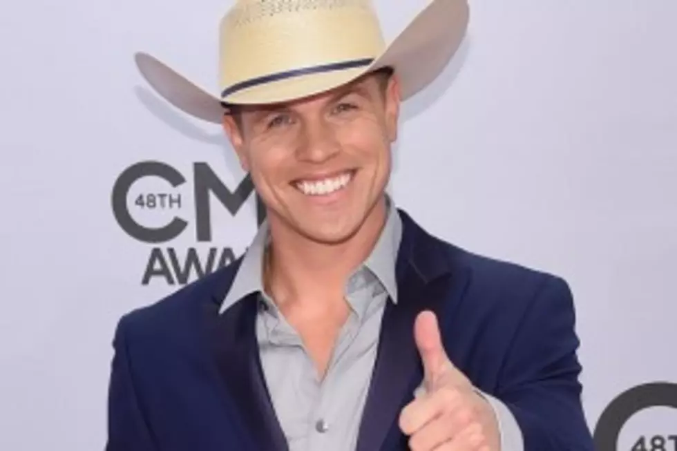 Watch The Stars Arrive On The CMA Awards Red Carpet Here