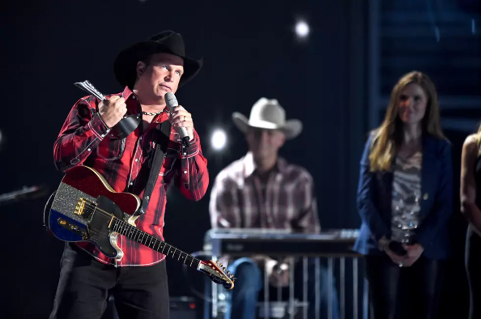 Garth Brooks Performs in Name of Troops, Wins Crystal Milestone Award at ACMs