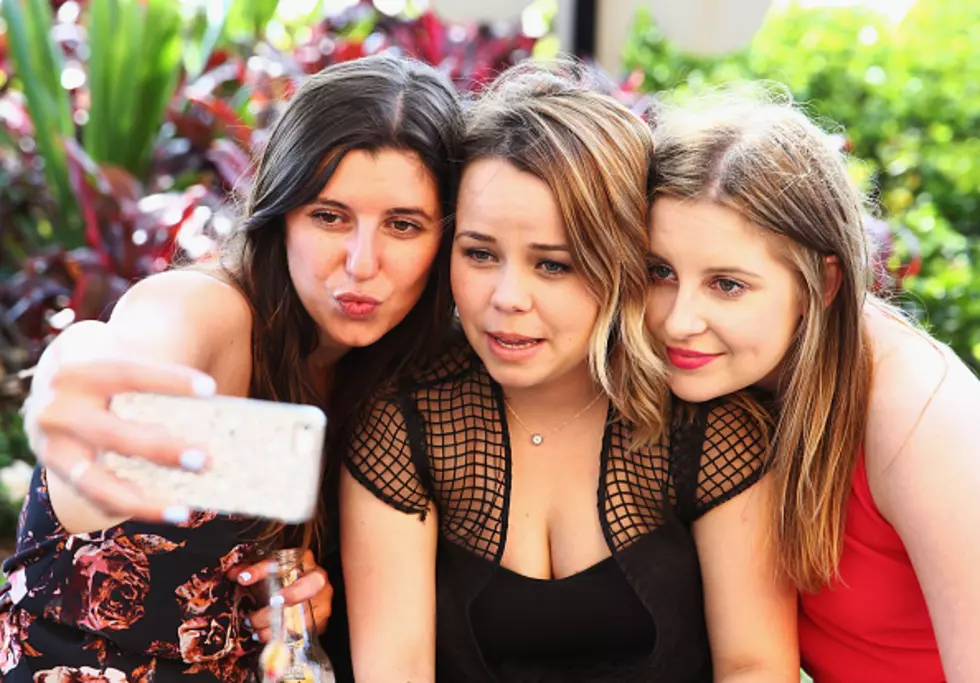 Women Spend 48 Minutes a Day Taking Selfies: The Impossible Question