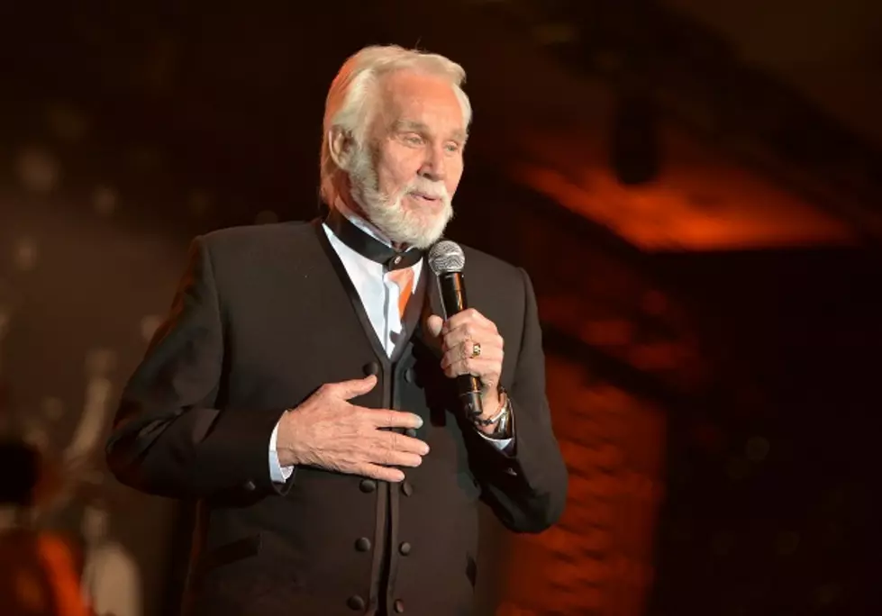 Kenny Rogers to Receive “Lifetime” Award the Day After Cedar Rapids Concert