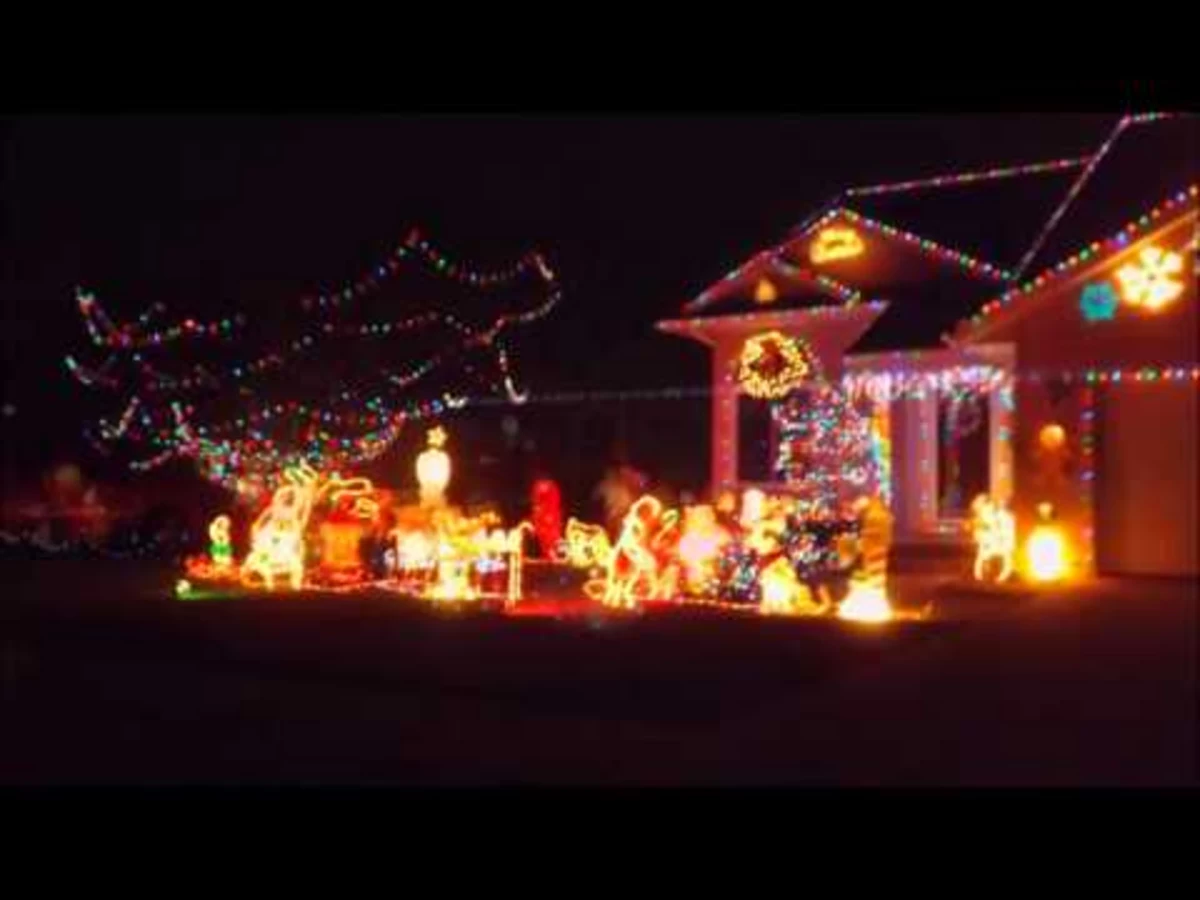 Christmas Lights in Cedar Rapids [VIDEO]