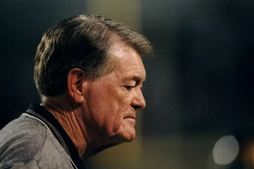 Hayden Fry Statue Unveiled at Fryfest [PHOTO]