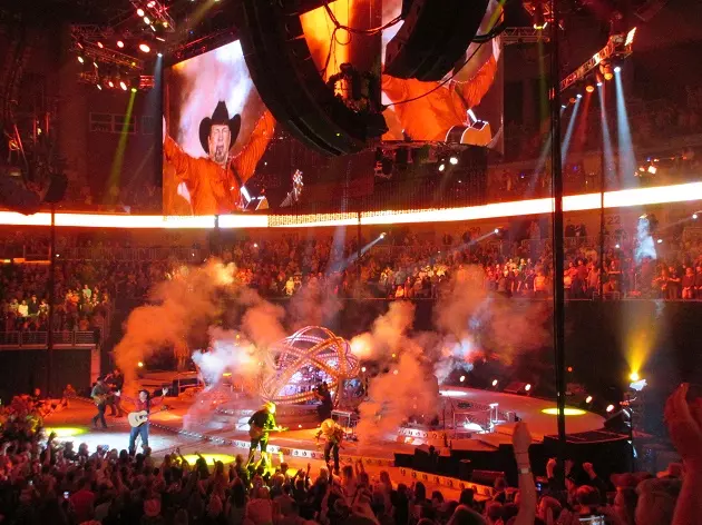 Garth Brooks Concert Moves Brain Like No Show Ever Has Before
