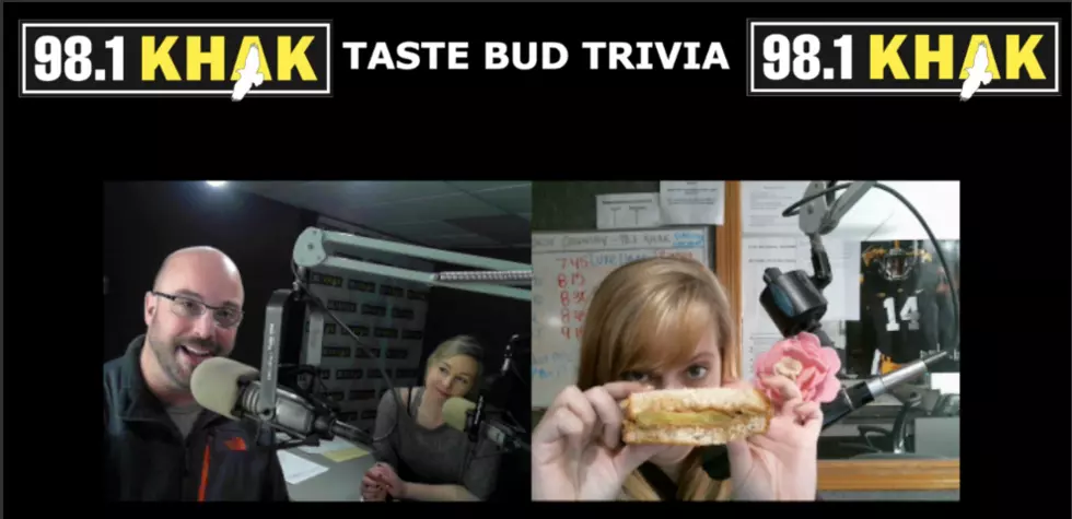 Brain &#038; Courtlin&#8217;s &#8216;Taste Bud Trivia&#8217; &#8212; Peanut Butter &#038; Pickle Sandwiches [VIDEO]