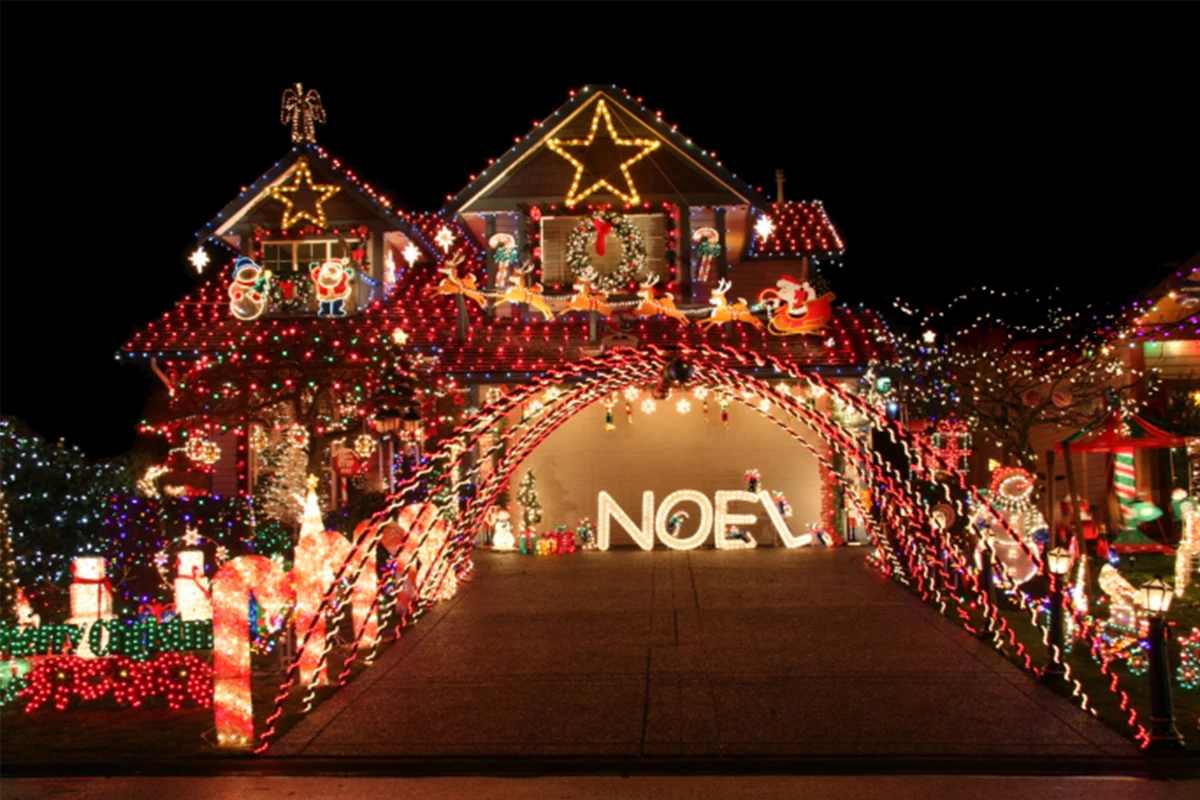 Cedar Hill family's 100,000-light 'Blue Christmas' display wins $50,000  prize
