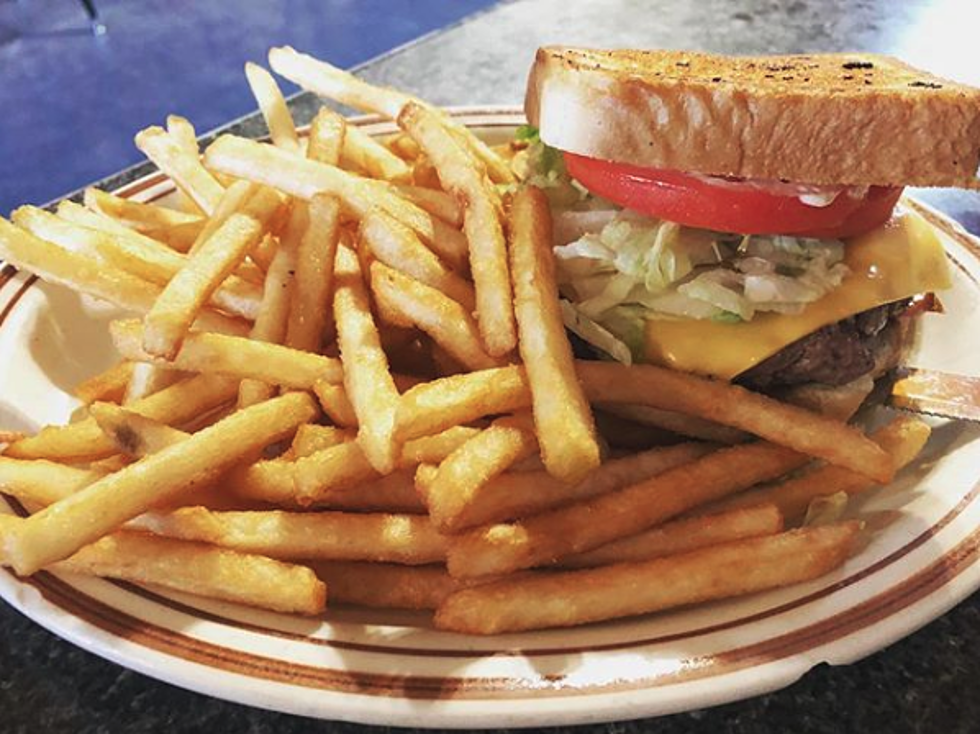 The Best Hole-in-the-Wall Restaurants in Eastern Iowa [PHOTOS]