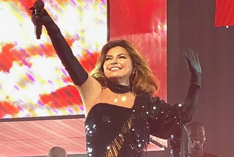 Shania Twain Shows Iowa She’s Still the One [PHOTOS]