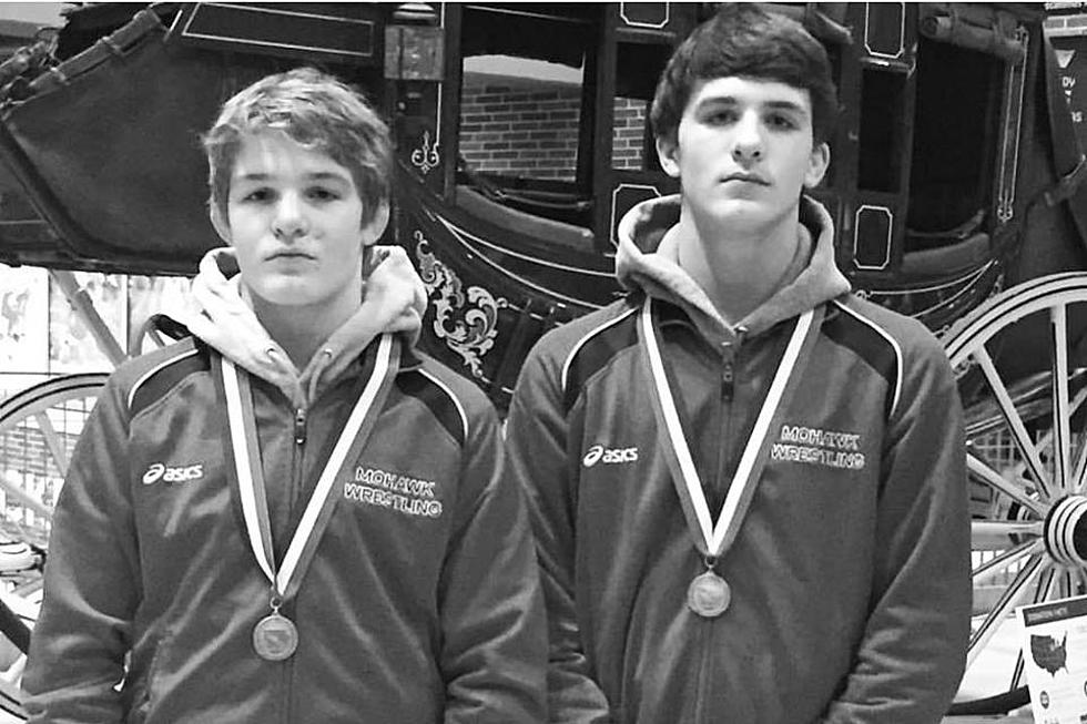 Iowa Twins Commit to Wrestle at University of Iowa