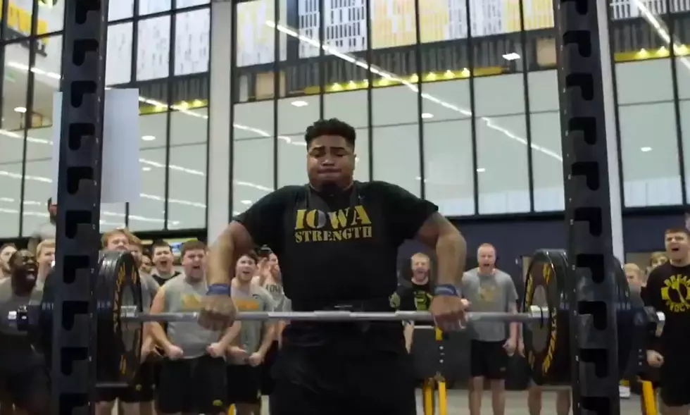 Iowa Football Player Sets Incredible Weightlifting Record