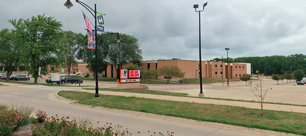 Linn-Mar Varsity Game Friday Night Canceled Due to COVID Quarantine